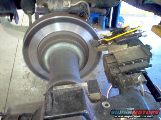 lathe-14.jpg On-car brake lathe.  Same as 04, but without flash.

[url=http://www.supermotors.net/registry/media/487374][img]http://www.supermotors.net/getfile/487374/thumbnail/tsb985a4lugtorque.jpg[/img][/url]