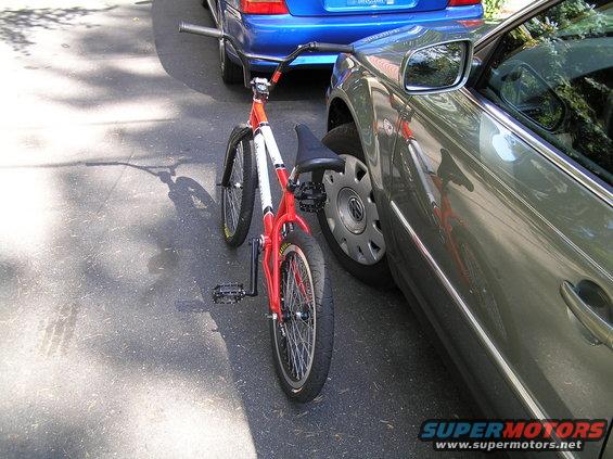 odyssey 99er seat (flatland style, has grips in the front and back), maxxis street tires, alex supra rims
