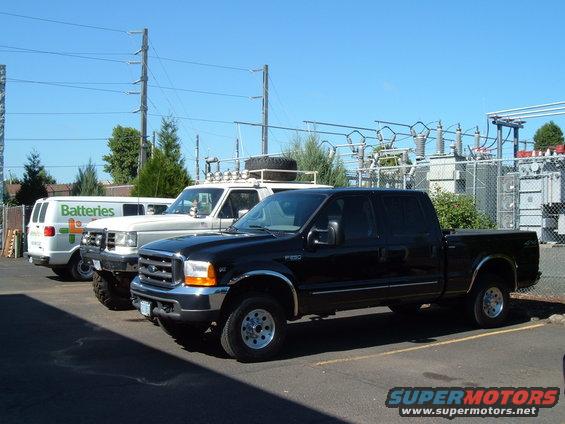 Black 2000 Ford F-250 Super Duty truck, parked in a lot, 3/4 front view