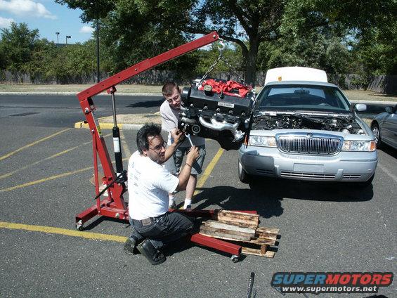 pict0004.jpg Don't know what it is but it goes on the engine.  8^)