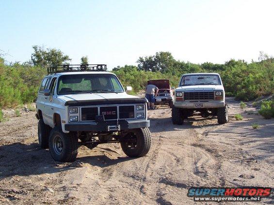 100_1091.jpg At the trail head, haven't even put it in 4 wheel drive and we're already reparing the Toy...