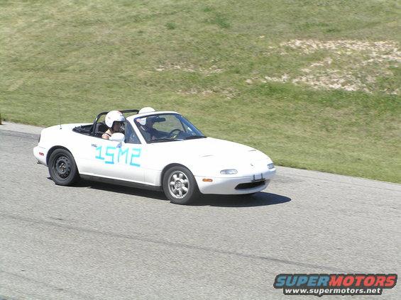 p9050015.jpg white miata on striaght