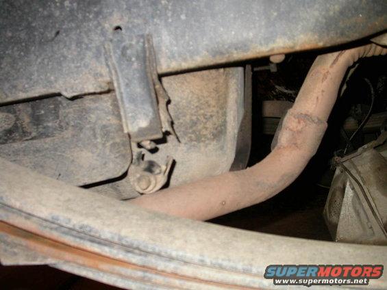 dscn2559.jpg Tore this exhaust shock mount in half at Superlift.