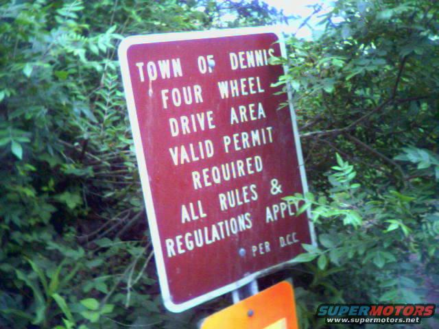 Red sign with white text about four-wheel drive area regulations
