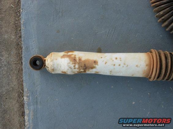 dscn0915.jpg Quite possibly the most mangled shock I've seen.