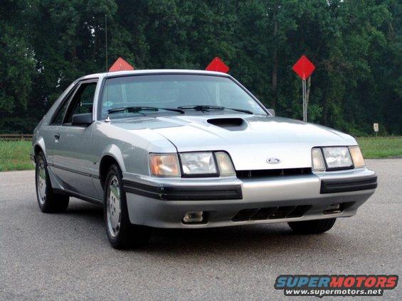 Silver 1986 Ford Mustang hatchback, front 3/4 view