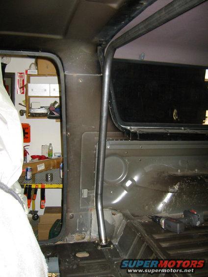 Interior rollcage in a vehicle