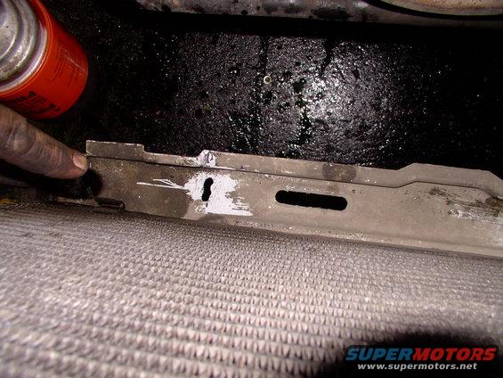 img_0203.jpg Three 1/4" drill holes and connect them and you've got a notch that will accept the angle steel notch. This allows you to place the adaption frame into there and use just two upper bolts to keep the fan, on it's shroud, located in place.