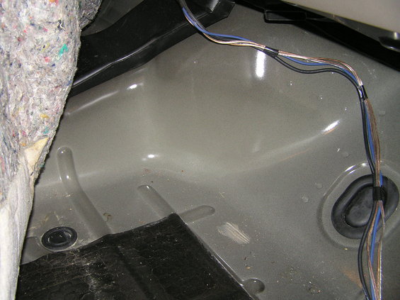 pa010083.jpg Excursion floorboard pics in regards to [url=http://www.supermotors.org/clubs/fordexcursions/forums/posts.php?threadid=5351]this forum post[/url].