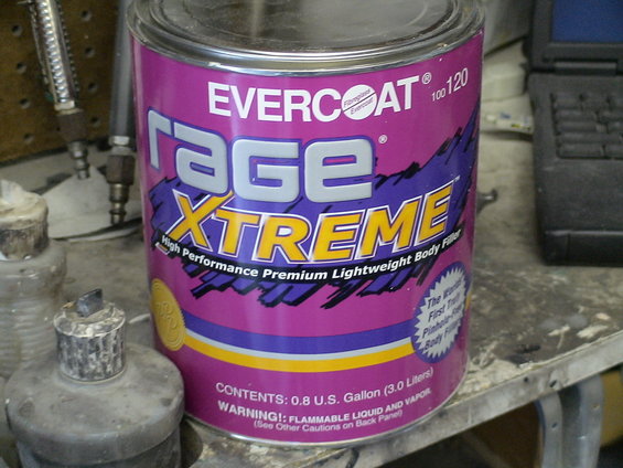 dsc00112.jpg Once shaped, lightweight filler to smooth & flatten, still using 40 grit