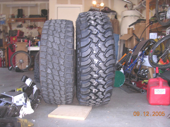 tirecomparo2.jpg the 315's are on a 10" wheel and the 305's are on factory 7.5"