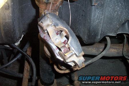 7caliper-outer-pad-almost-out.jpg 