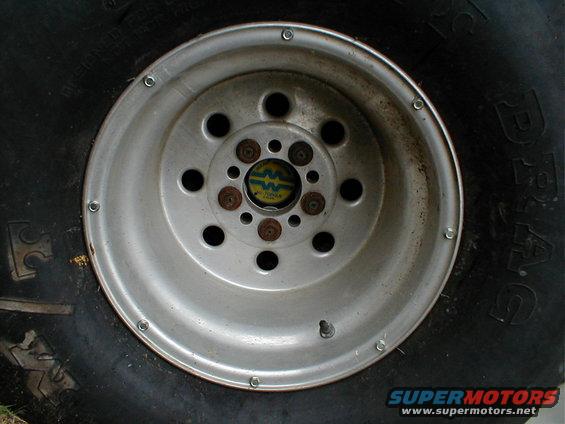 mwrearaxle.jpg The pretty sticker on the axle. oh them screws arent there for show either...