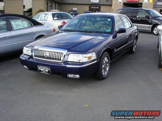 dsc00193s.jpg 2006 Mercury Grand Marquis front view