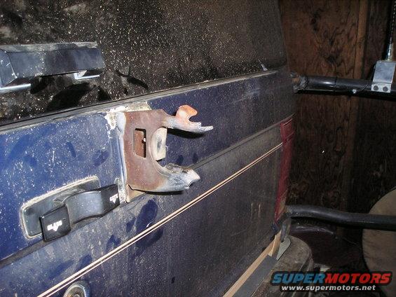 1986 Ford Bronco II rear door latch mechanism