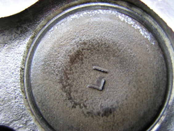 exhaust-vavlve-rub-marks-(top-side).jpg In this pic...  you can see rub marks I created by twirling the valve in the valve guide, 