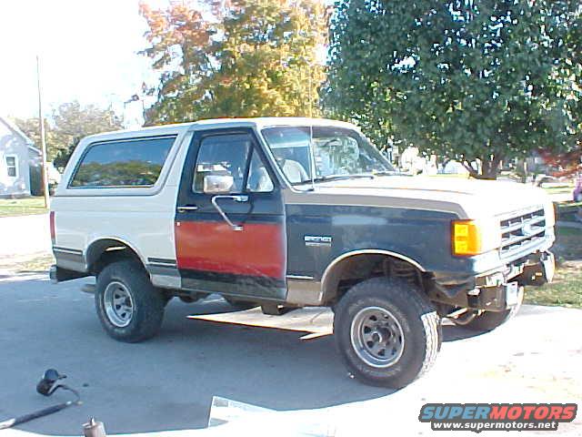 new metal from donor bronco, lots of welding, cussing, beers, scratching head, and more cussing. is coming along nicely