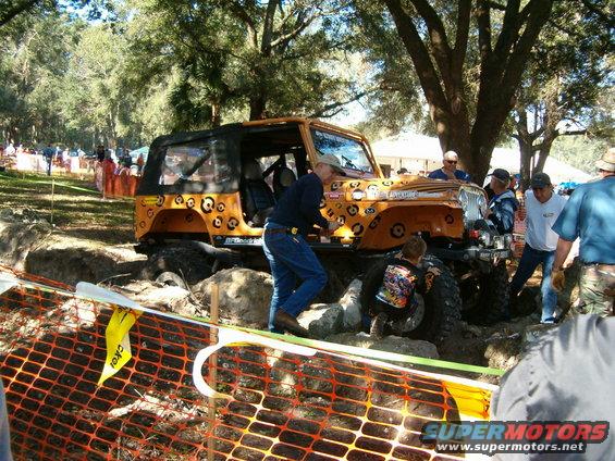 jeeptoberfest05-025.jpg Broke front Driveshaft, nice paint and decal work.  