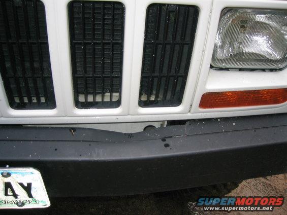 White 1997 Jeep Cherokee front grille and headlight
