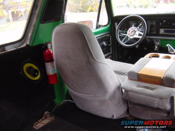 Here you can see back of seats GT steering wheel fire extingwisure, and 6x9.