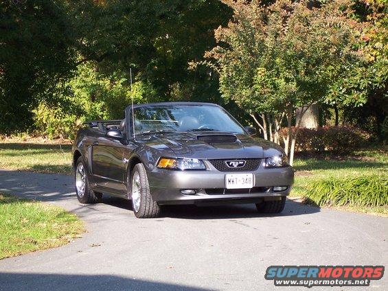 Dark gray 2004 Ford Mustang convertible parked on a driveway, front view