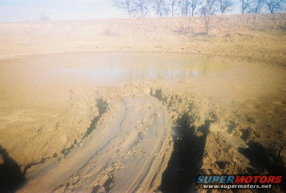c302630r102812a.jpg nother pic of the mud