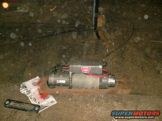 winch-in-base-plate.jpg 