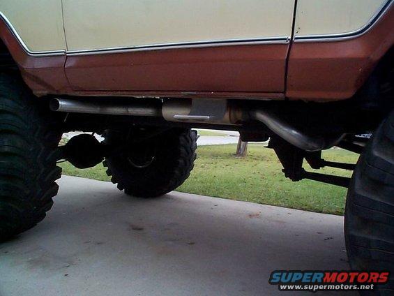 1979 Ford Bronco exhaust system and rear axle with large tires