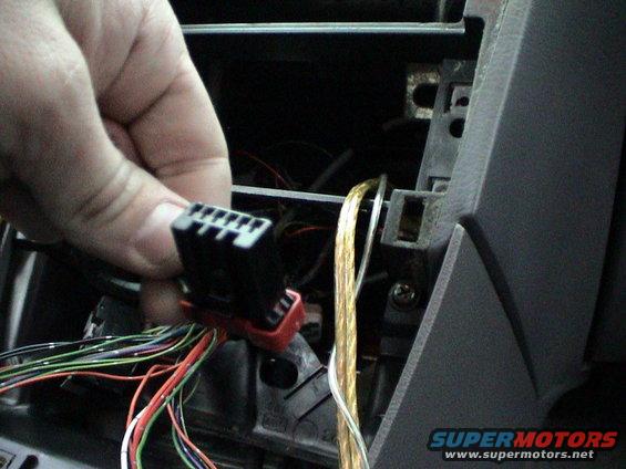 Hand disconnecting car stereo wiring harness