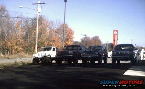 southern-4-x-4-group-pic-trucks-3.jpg Small group pic.