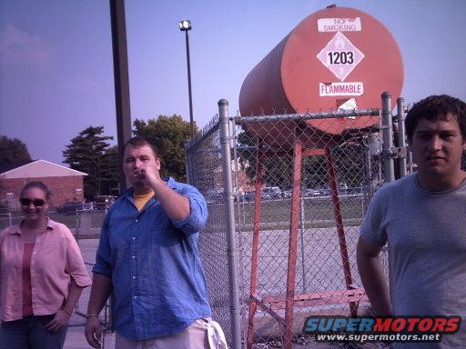 pict0116.jpg staged.....but who gives a shit!!