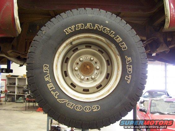 picture_0009.jpg Tire. 31x10.5x15