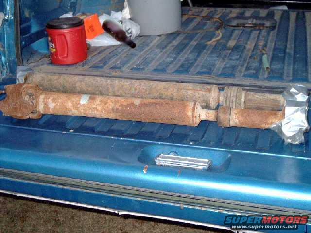 driveshafts1.jpg front ds-top, rear ds, bottom