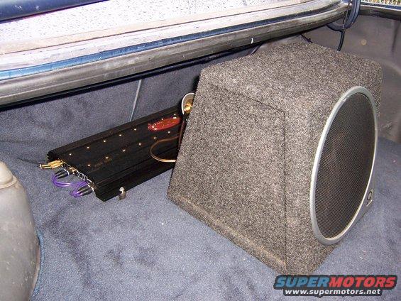 all-pictures-up-to-101805-075.jpg Lanzar 1000w 5 channel w/ 10" Xplod sub, Qlogic sealed box & stiffening capacitor