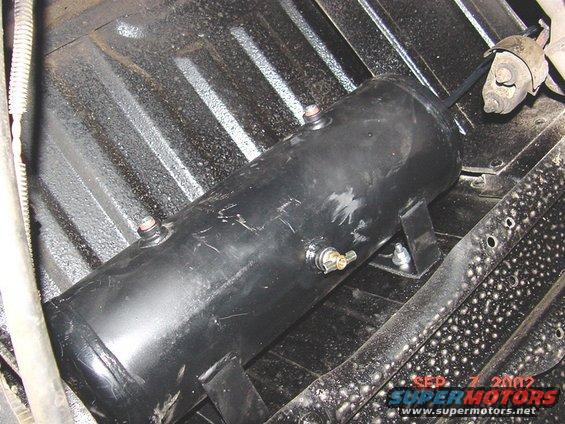 19-air-tank-angle.jpg Air tank (2 gal.); installed on floor angle under rear seat.