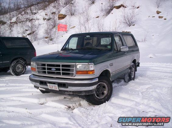 1996 Ford Bronco 3q-front view in snow
