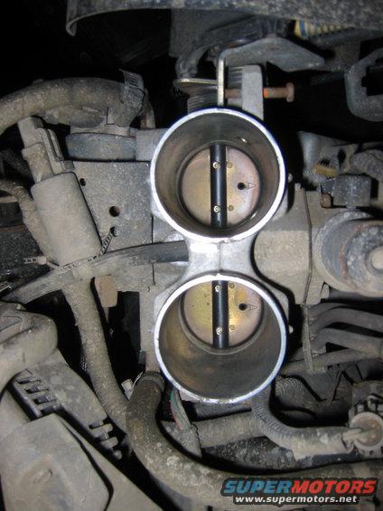 throdlebody-1.jpg i never cleaned it. it looks pretty though