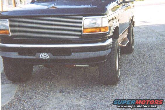 1995 Ford Bronco front grille and headlights