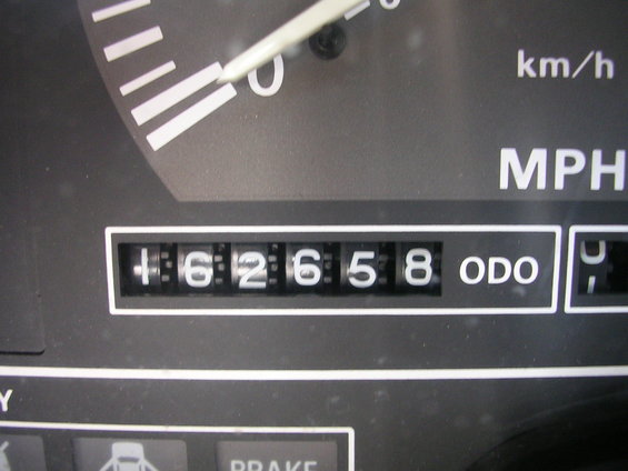 Odometer reads 162658. MPH and km/h labels visible