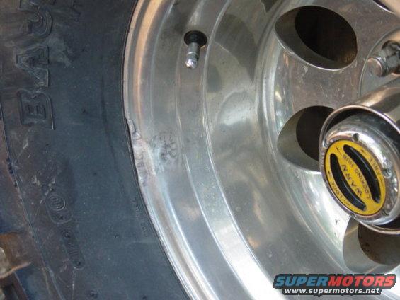 Wheel with WARN locking hub