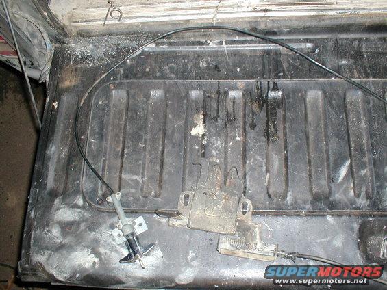 tailgate latch and cable assembly