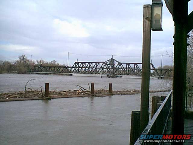 i-street-bridge.jpg this is the "I" street bridge. it spins to allow boats by.
