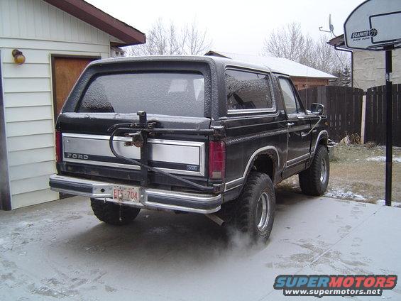 dsc02695.jpg Almost totally rusted out tailgate...tire carrier's gotta go!