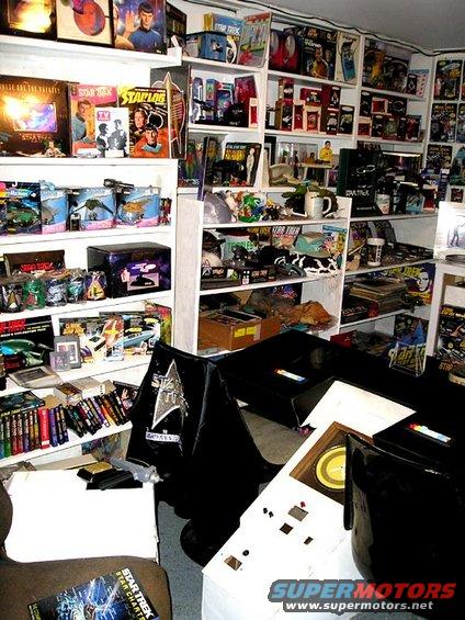 star-trek-collection-pic5.jpg 3rd shelf over with captains chair and console in pic