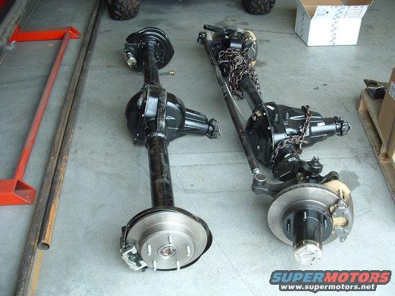 dscf0009.jpg From SAM's Offroad. Custom built hi-pinion Dana 60's with 488 gears, ARB front and Detroit rear. Disk brakes all around and hi-steer.