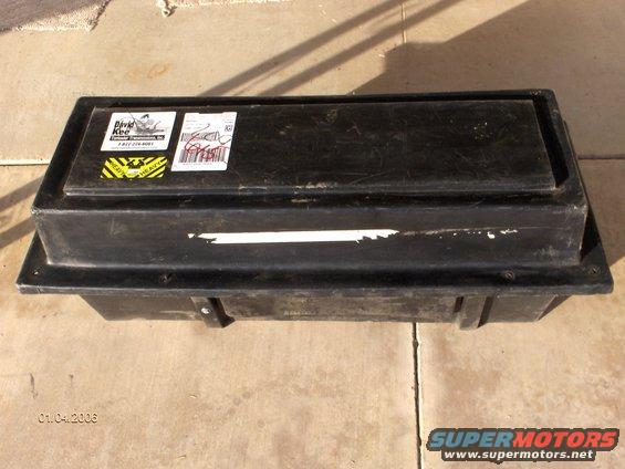 toploader_tranny-001.jpg Now you see what the crate looks like, which David Kee uses. Before I took this picture, I had already taken out all the bolts which go around the outer lip to secure the top and bottom of the crate together.