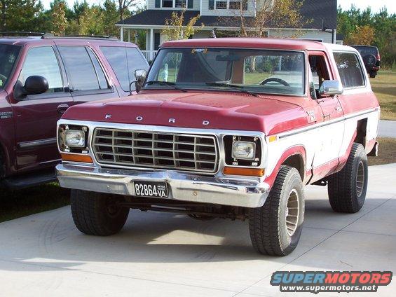 Here she is in November 2004. Some jack-ass actually stole my headlight buckets. 
