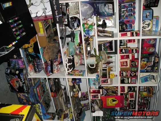 p1010588.jpg Shelves left of pinball