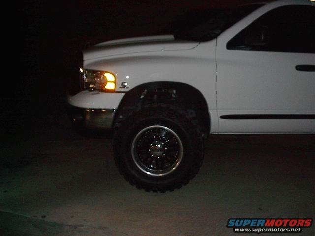 White 2001 Dodge 1500 pickup truck, 3q-front view