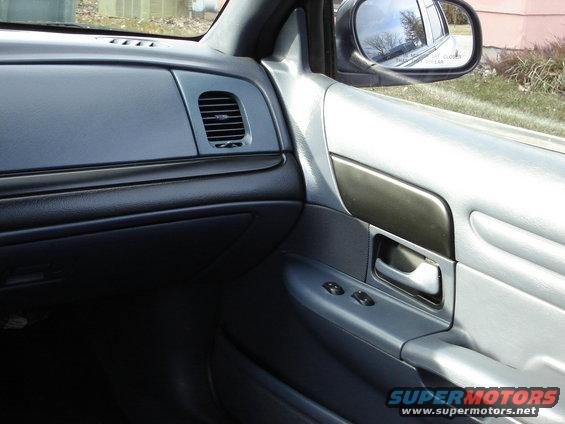 Interior door panel and dashboard of a 2000 Ford Crown Victoria